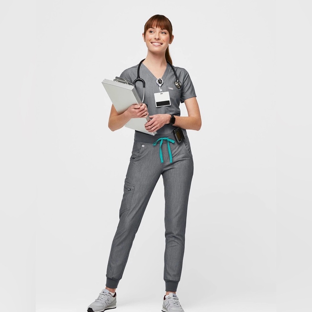 FIGS Women’s Scrubs Set